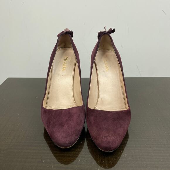 Prada Suede Ruffle Back Heels Women's 39 US 9 Designer Glam - Picture 2 of 12